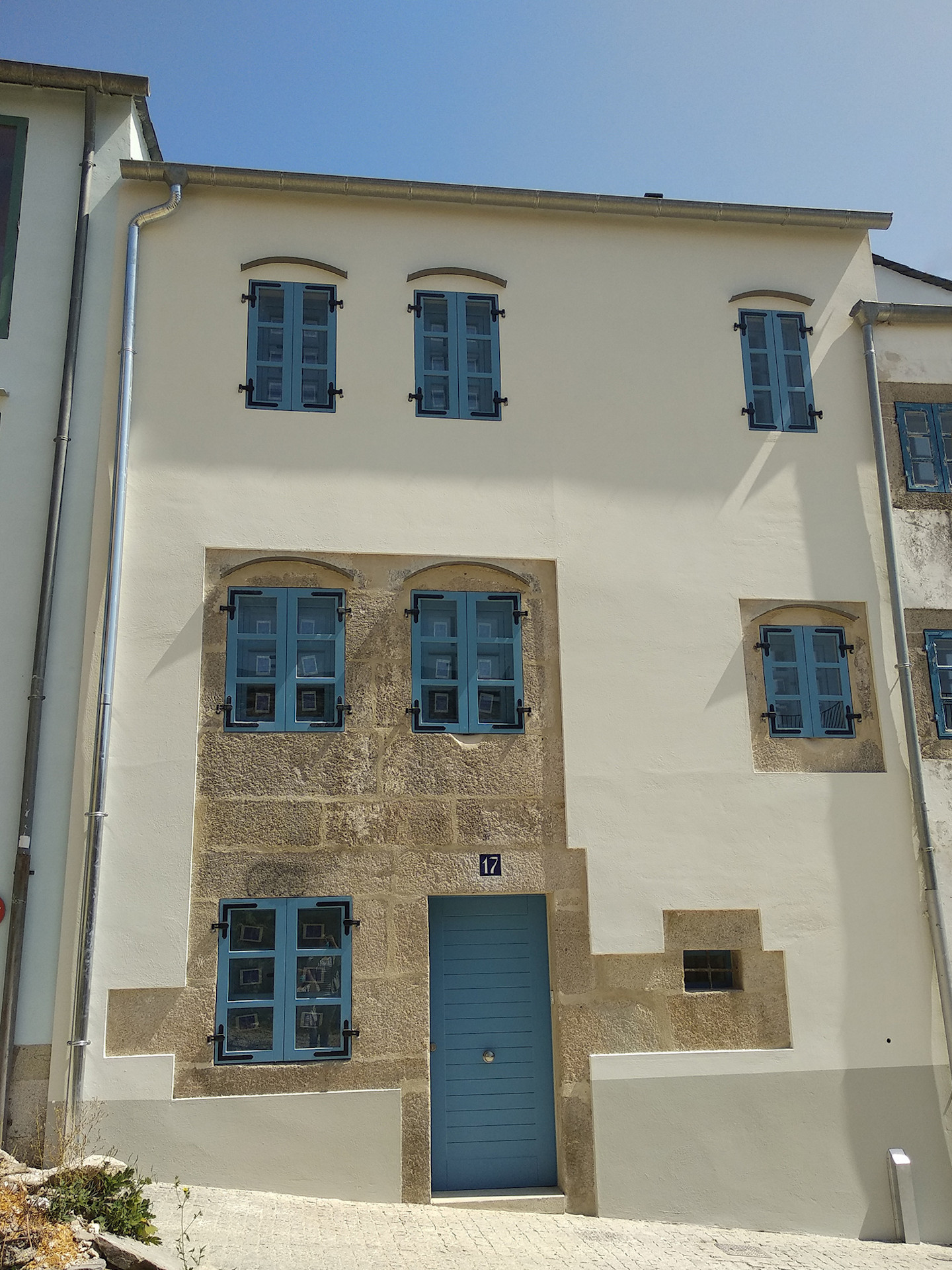 Rehabilitación de vivienda pública unifamiliar en Calle Recanto do Miño